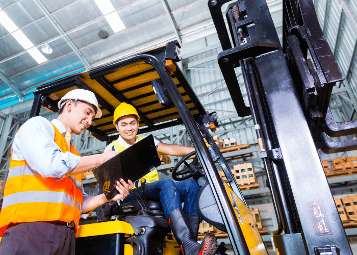 SAFE USE OF FORK LIFT TRUCK